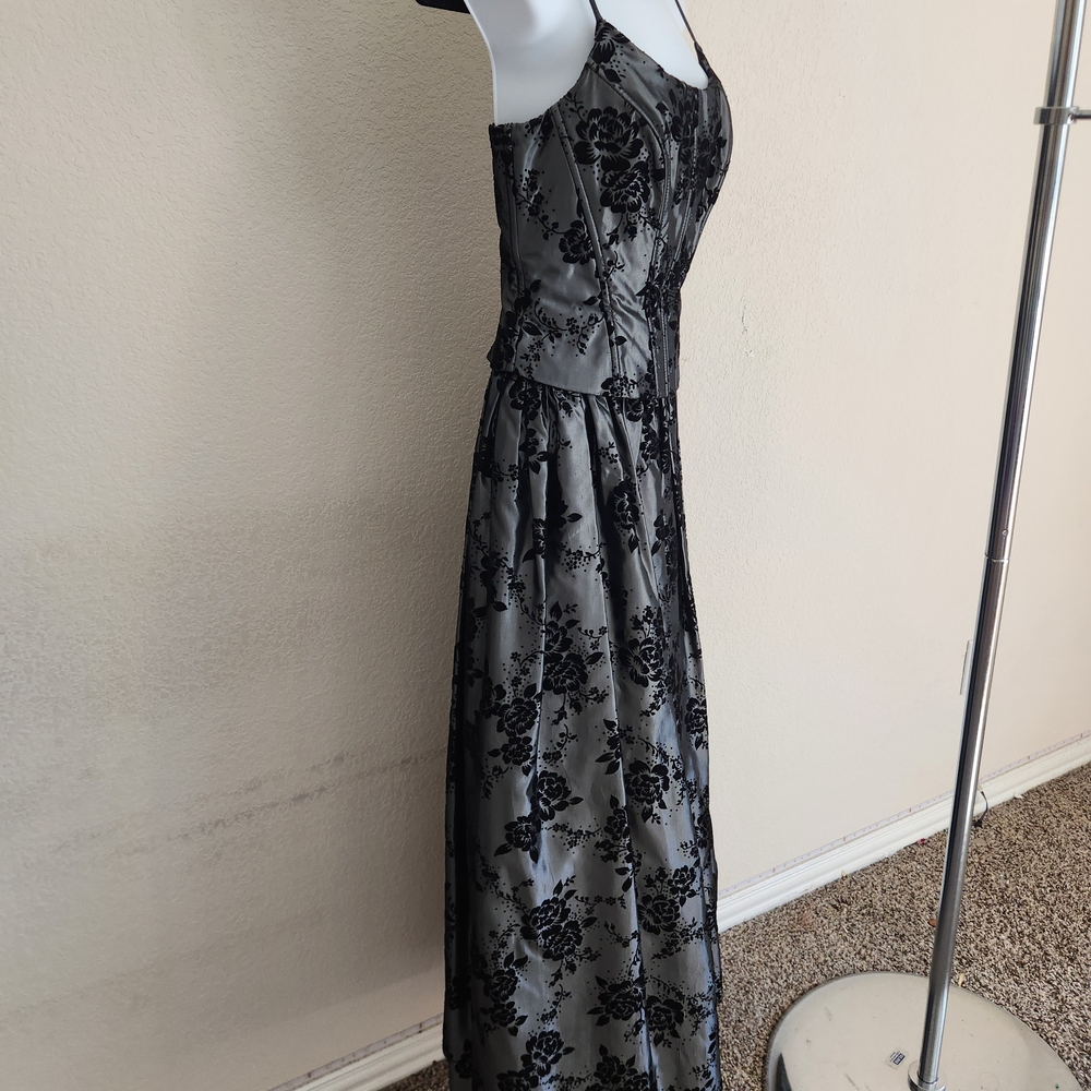 Elegant Black Floral Velvet Maxi Dress
